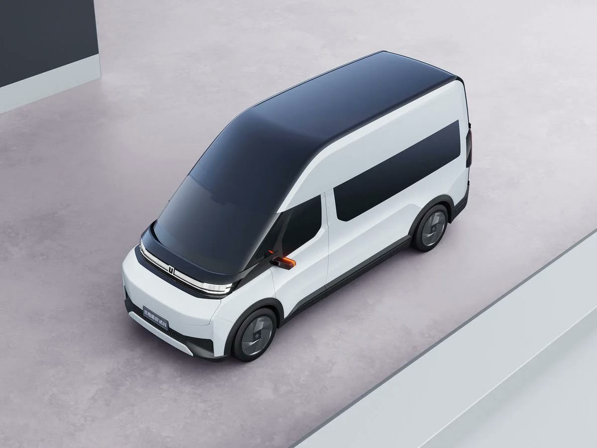 Farizon SV: white van, overhead view