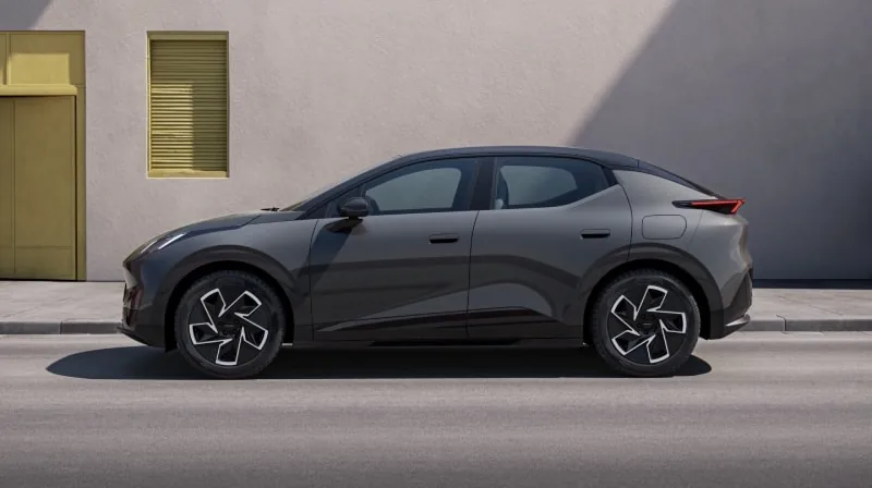 Lynk & Co 02 Core+